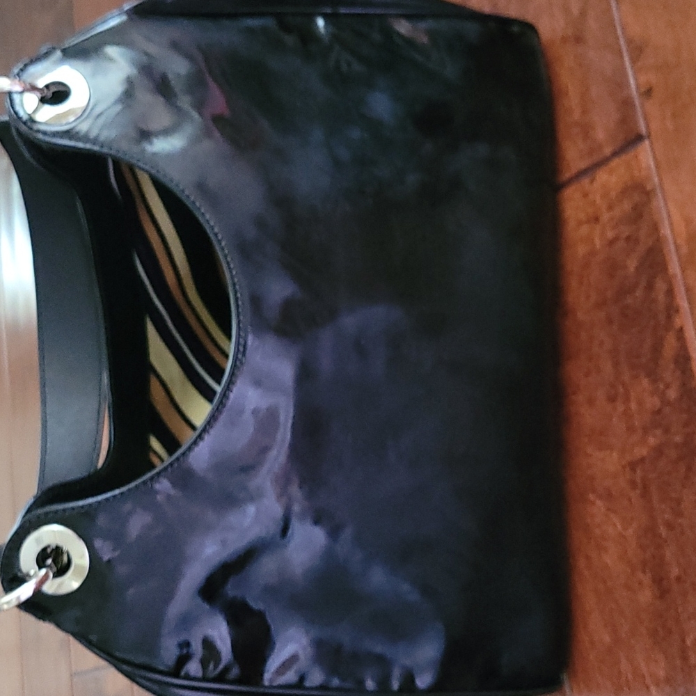 Designer GUCCI Patent Leather Handbag with Dustbag - Picture 7 of 10